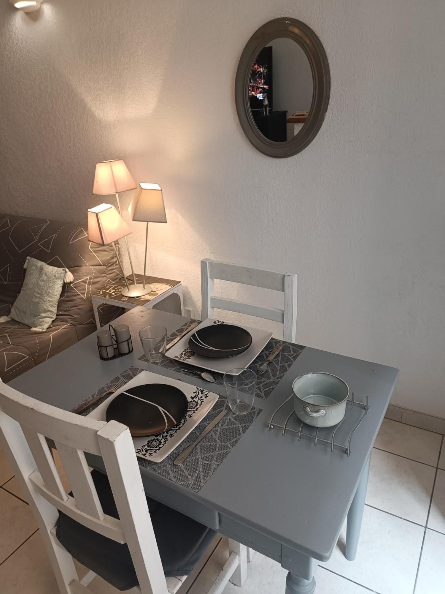 Grand Studio Meuble Chez Coco Romans-sur-Isère Buitenkant foto